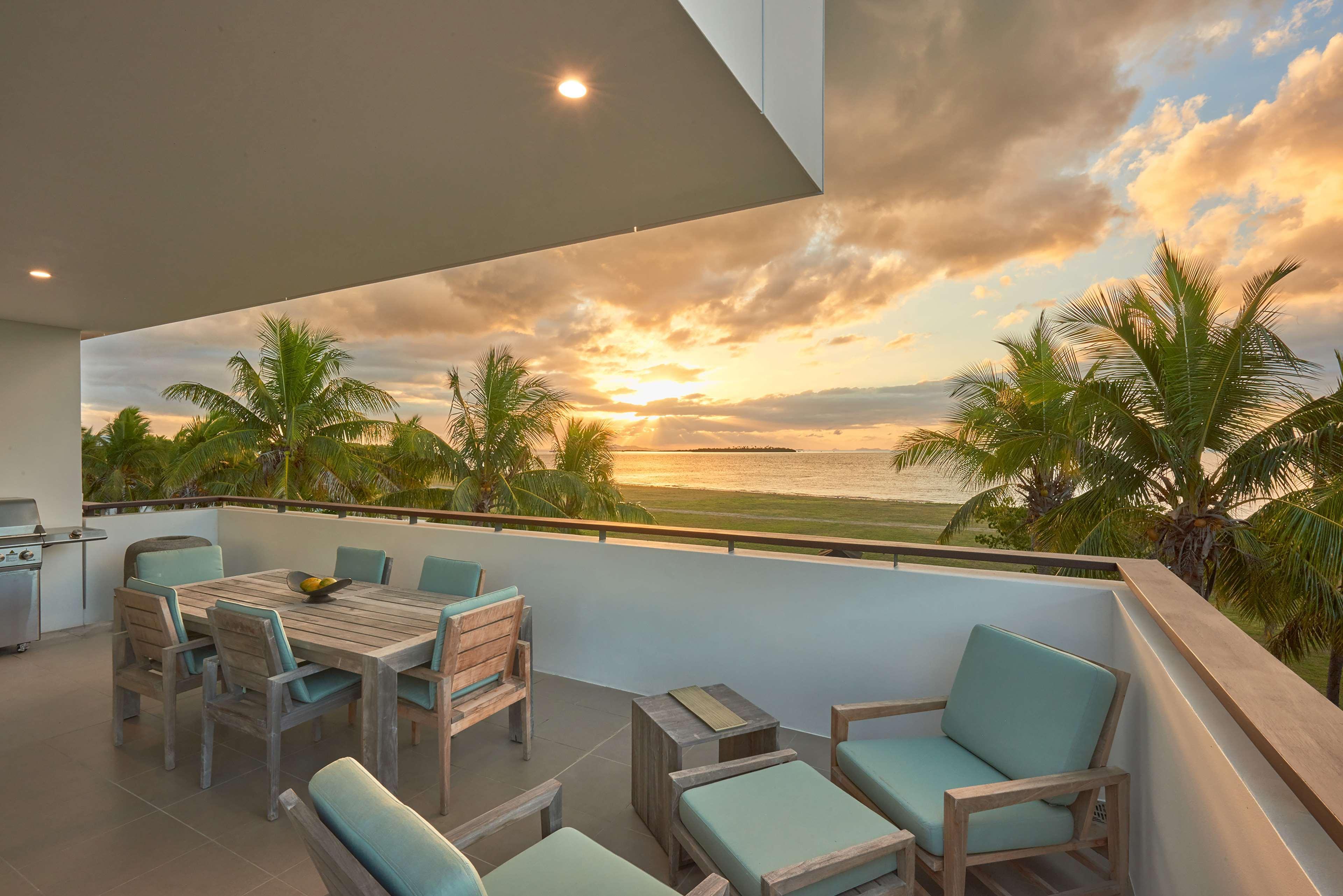 ฮิลตัน ฟิจิ บีช รีสอร์ต แอนด์ สปา Hotel Denarau Island ภายนอก รูปภาพ Sunset view from a private balcony