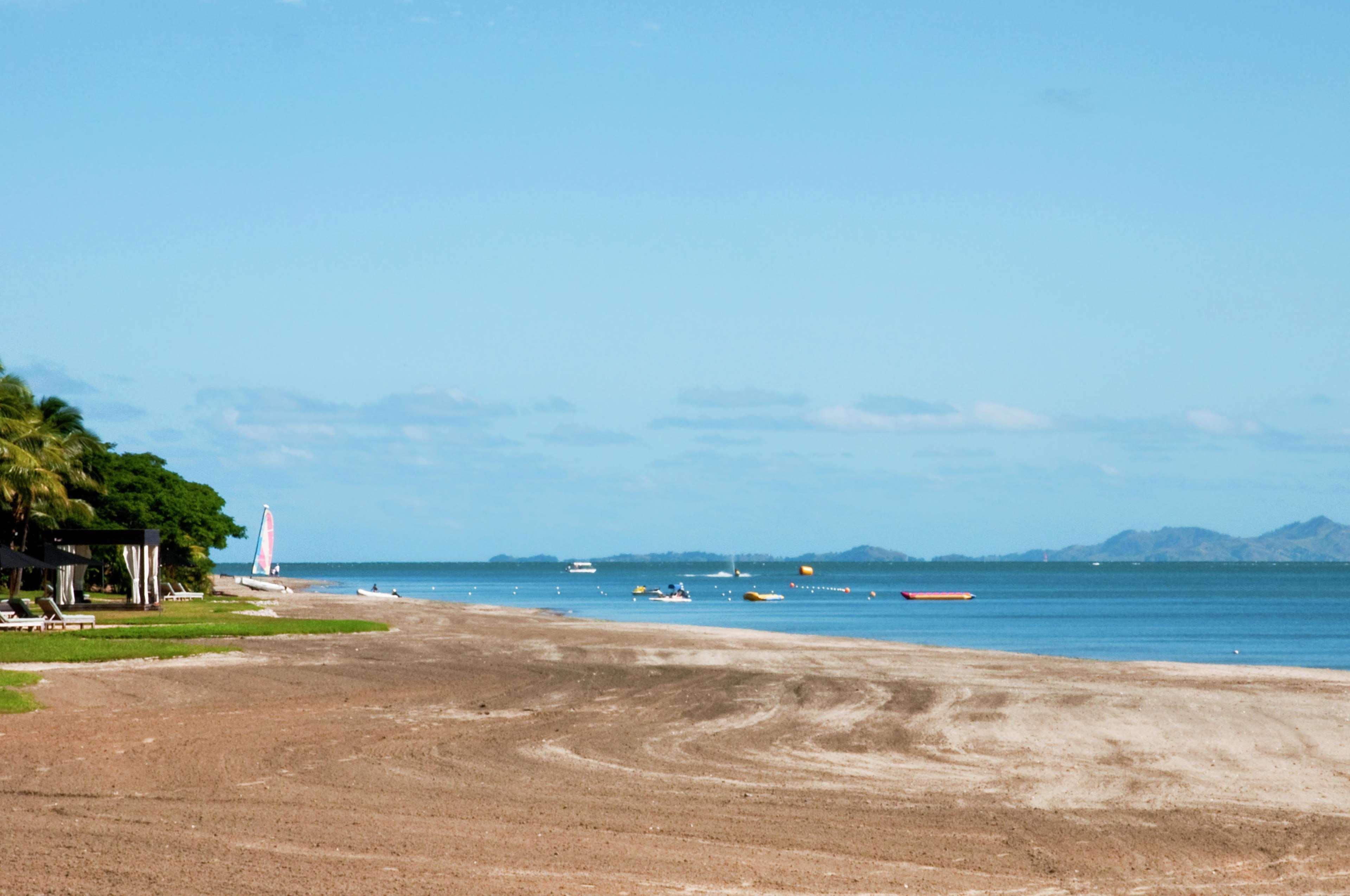 ฮิลตัน ฟิจิ บีช รีสอร์ต แอนด์ สปา Hotel Denarau Island สิ่งอำนวยความสะดวก รูปภาพ View of the bay from the beach